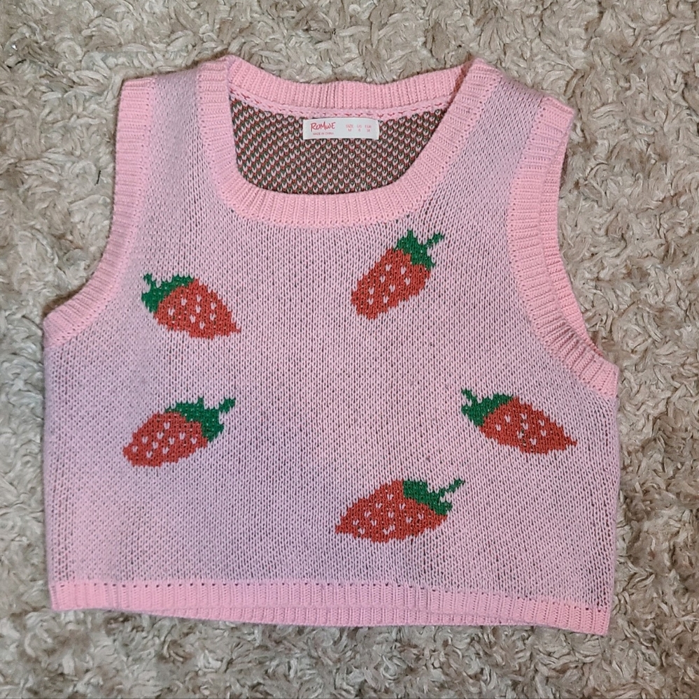 Cropped knitted strawberry tank top